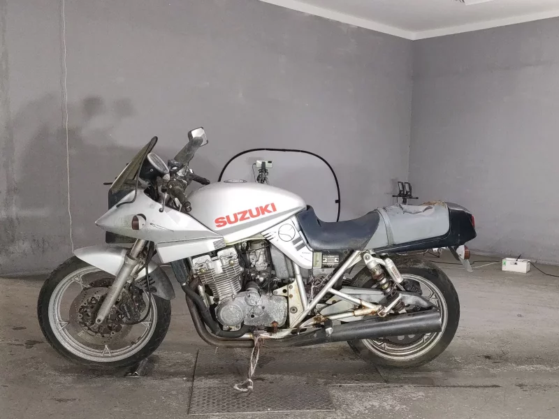 Suzuki GSX400S KATANA