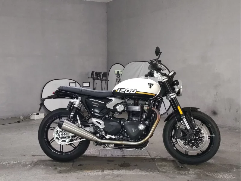 Triumph  SPEED TWIN 1200RS лот № 8575 оценка 6  с аукциона в Японии