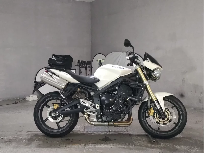 Triumph  STREET TRIPLE лот № 8579 оценка 4  с аукциона в Японии