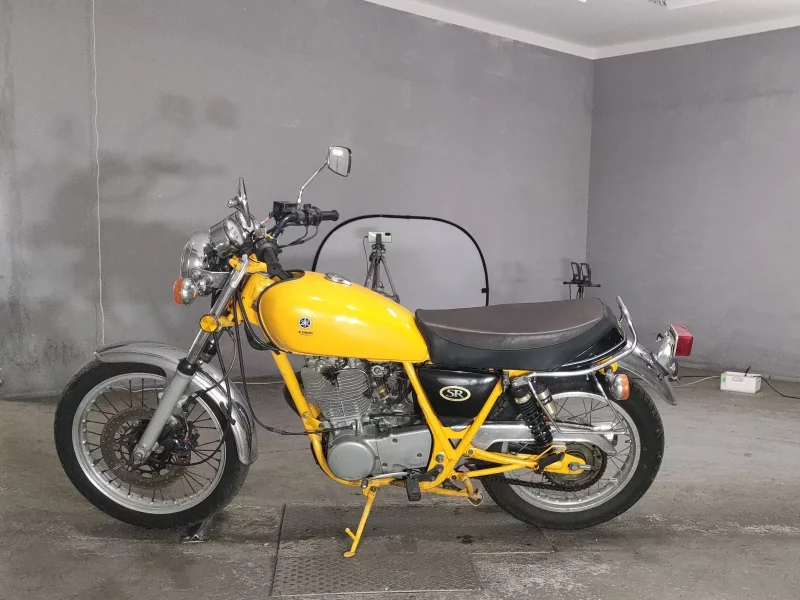 Yamaha SR400-1