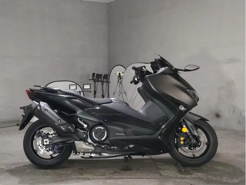 Yamaha T-MAX560 лот № 7601 оценка 4.5  с аукциона в Японии