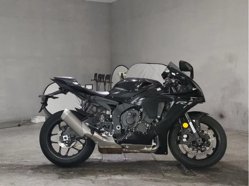 Yamaha YZF-R1 лот № 8609 оценка 4  с аукциона в Японии
