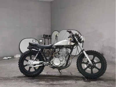 Yamaha SR400-1