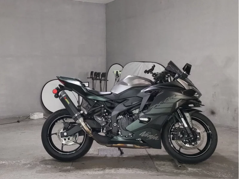 Kawasaki NINJA ZX-4R SE лот № 7635 оценка 6  с аукциона в Японии