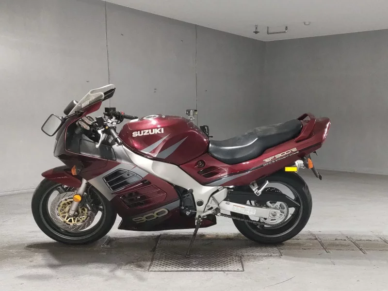 Suzuki RF900R