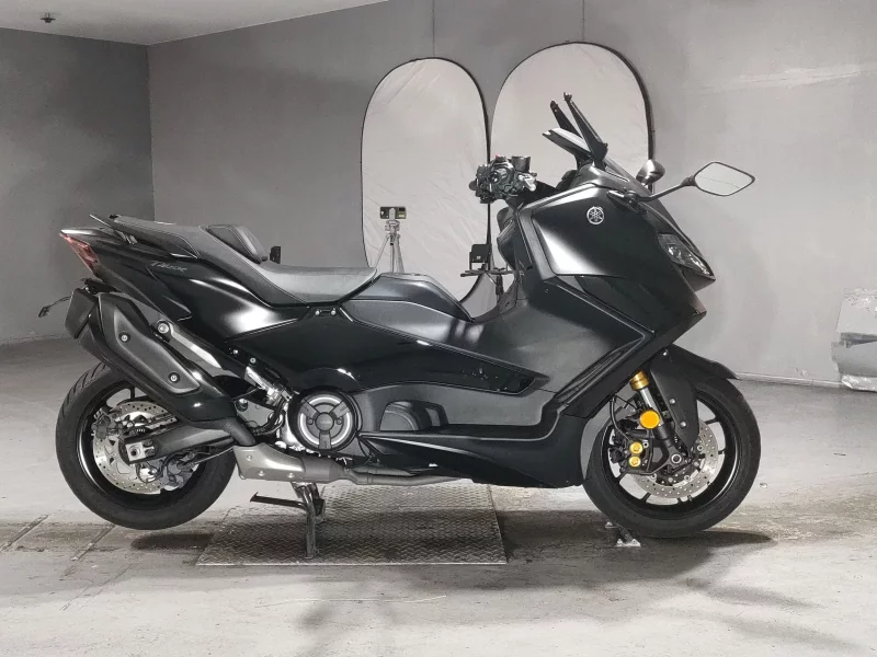 Yamaha T-MAX560 лот № 5486 оценка 4.5  с аукциона в Японии