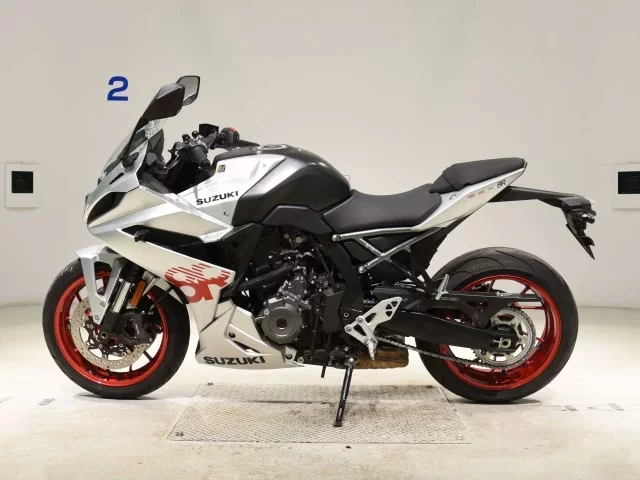 Suzuki GSX-8R
