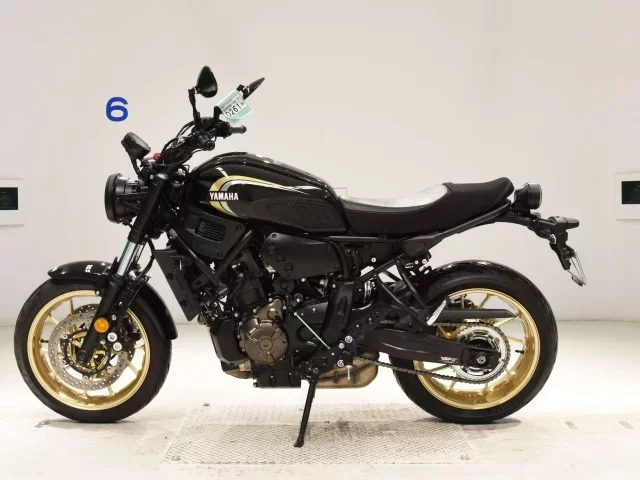 Yamaha XSR700-2