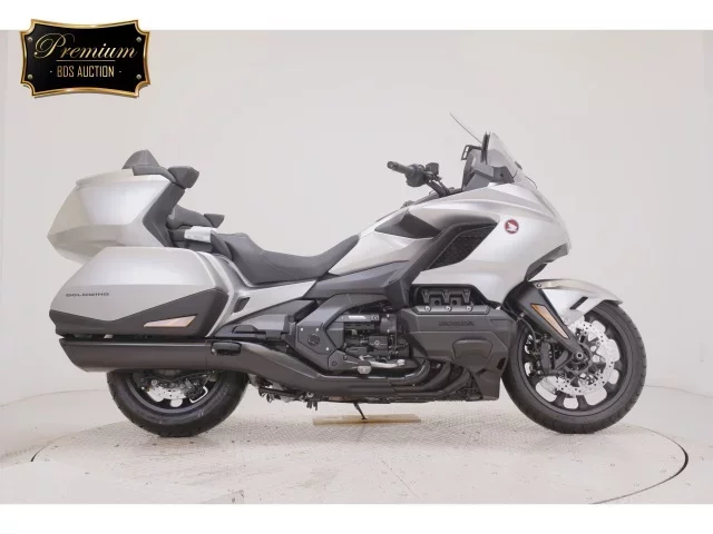 Honda GL1800 TOUR D лот № 7514 оценка 7  с аукциона в Японии