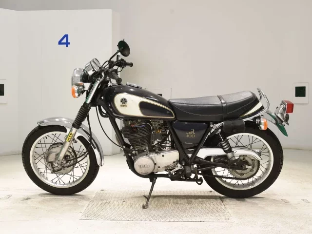 Yamaha SR400-2