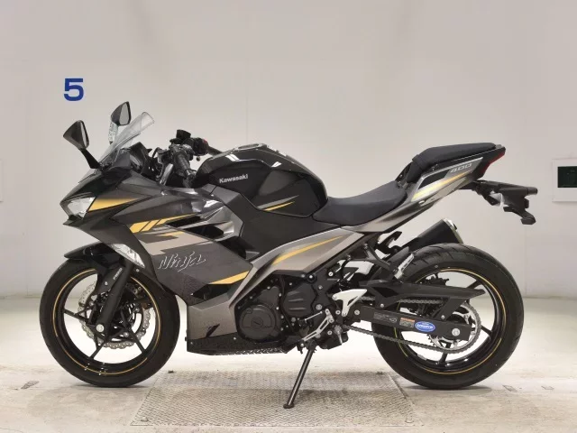 Kawasaki NINJA400-2
