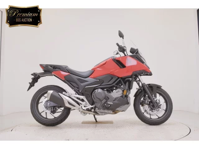 Honda NC750XD-3 лот № 2503 оценка 8  с аукциона в Японии