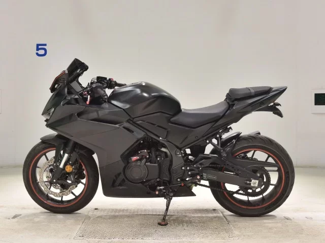 Honda CBR400R-3