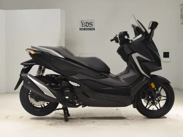 Honda FORZA -5 лот № 2734 оценка 5  с аукциона в Японии