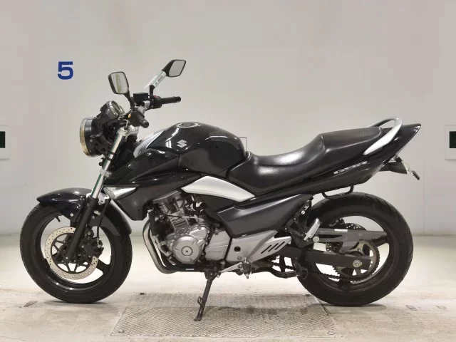 Suzuki GSR250
