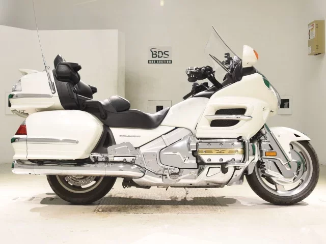 Honda GL1800 лот № 5102 оценка 4  с аукциона в Японии