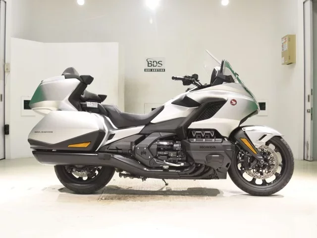Honda GL1800 TOUR D лот № 2731 оценка 8  с аукциона в Японии