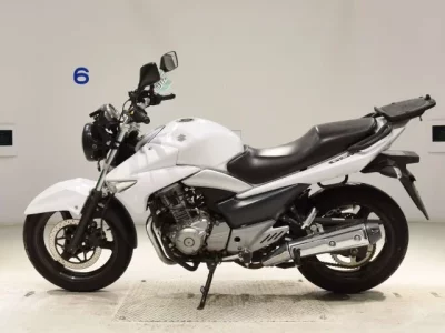 Suzuki GSR250