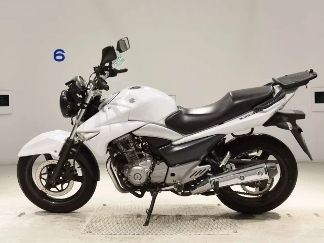Suzuki GSR250