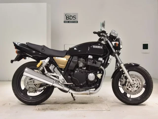 Yamaha XJR400 лот № 2689 оценка 4  с аукциона в Японии