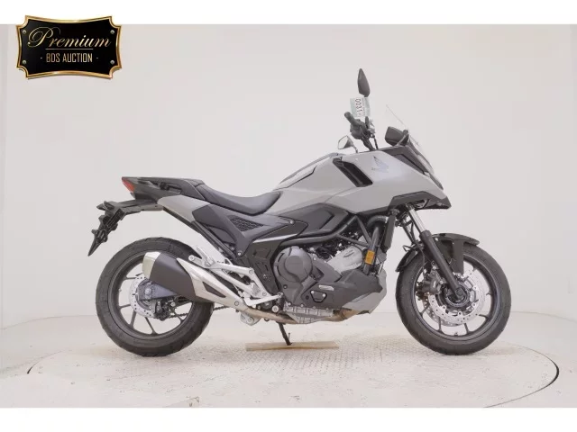 Honda NC750XD-3 лот № 0031 оценка 8  с аукциона в Японии