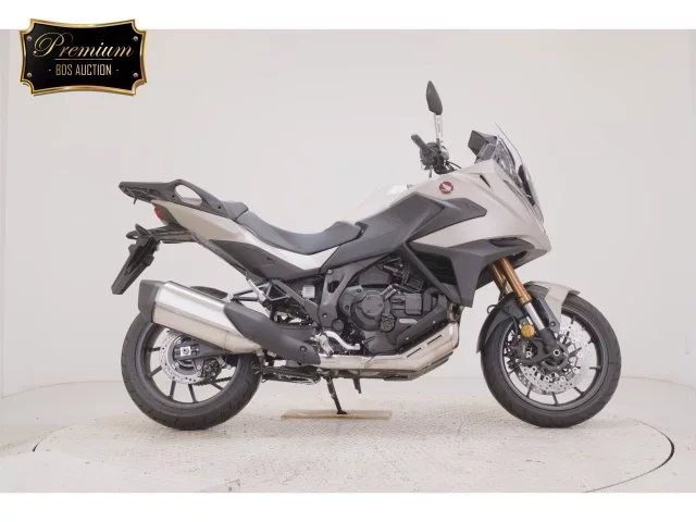 Honda NT1100 лот № 0027 оценка 7  с аукциона в Японии