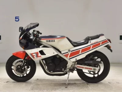 Yamaha FZ400R