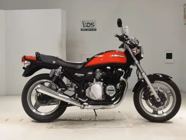 Kawasaki ZEPHYR750 лот № 0172 оценка 4  с аукциона в Японии
