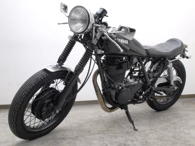 Yamaha SR400-1