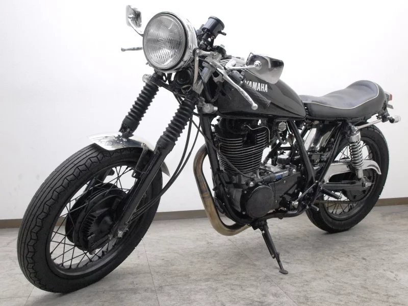 Yamaha SR400-1