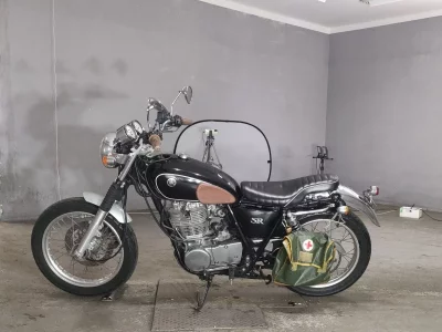 Yamaha SR400-1