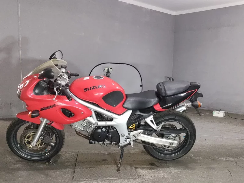 Suzuki SV400S
