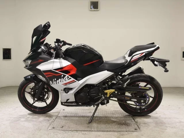 Kawasaki NINJA400-2
