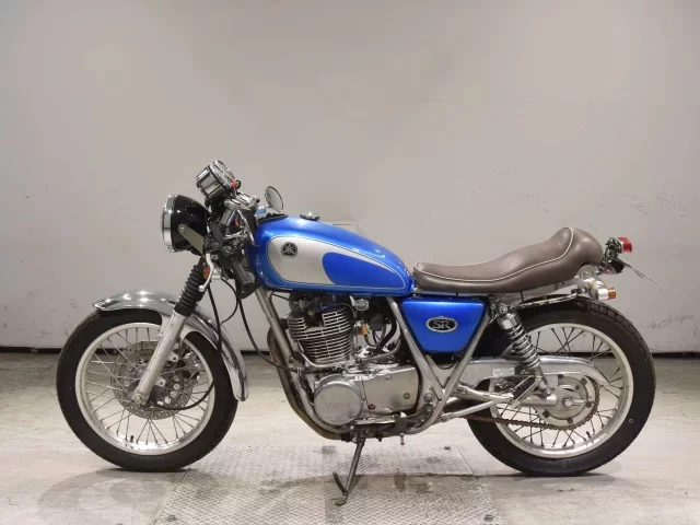 Yamaha SR400-3
