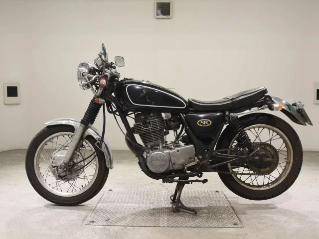 Yamaha SR400-2