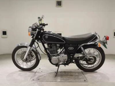 Yamaha SR400-3