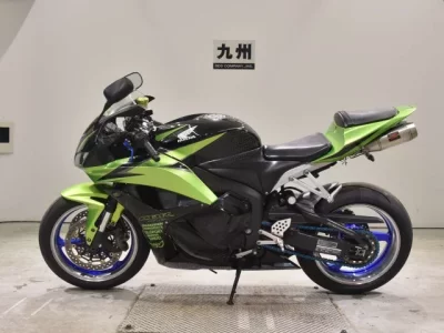 Honda CBR600RR лот № 2682 оценка 4  с аукциона в Японии 2