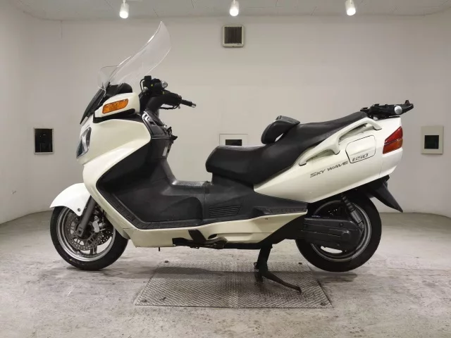 Suzuki SKYWAVE 650LX