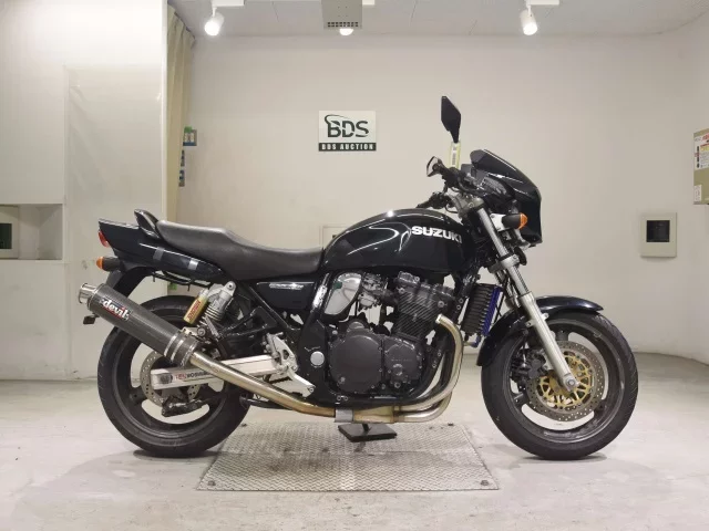 Suzuki INAZUMA 750