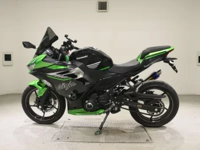 Kawasaki NINJA400-2