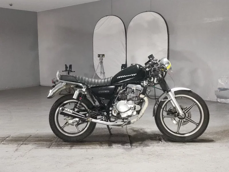 Suzuki GN125-2F