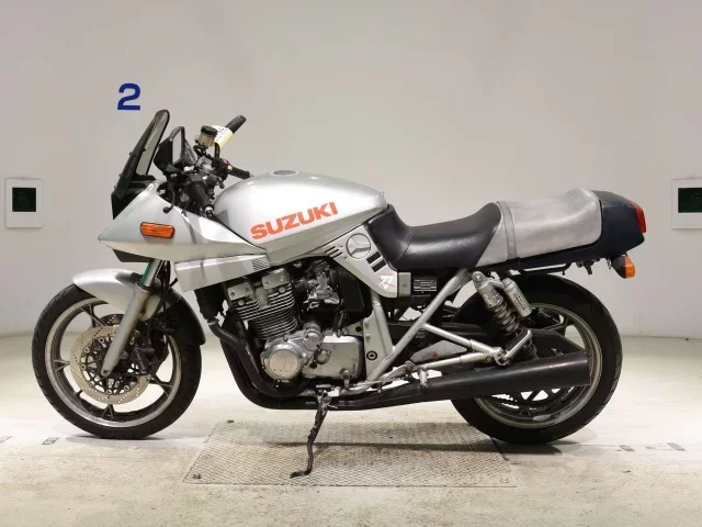 Suzuki GSX400S KATANA