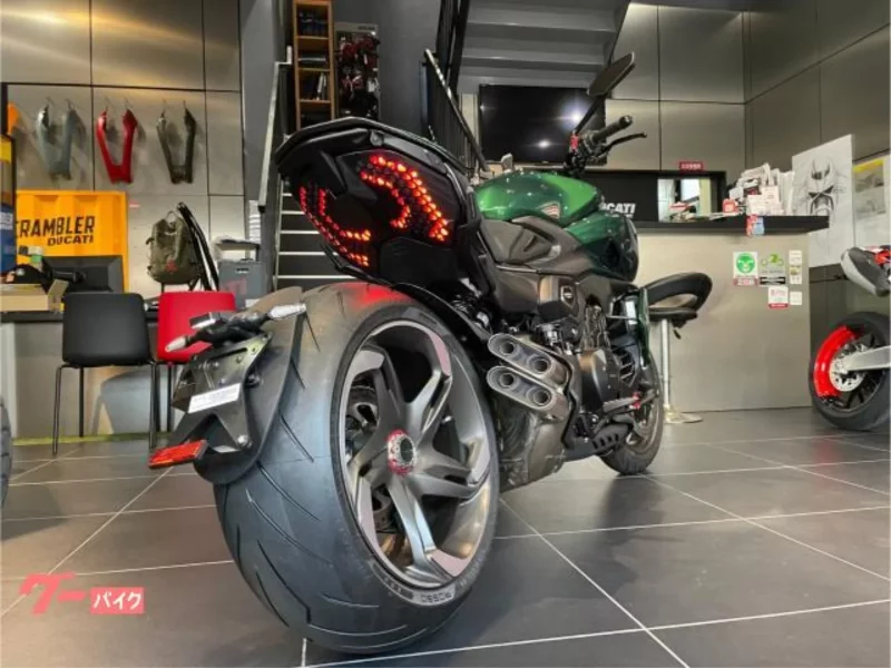 Ducati DUCATI DIAVEL V4 BENTLEY