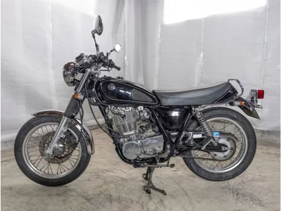 Yamaha SR400-1
