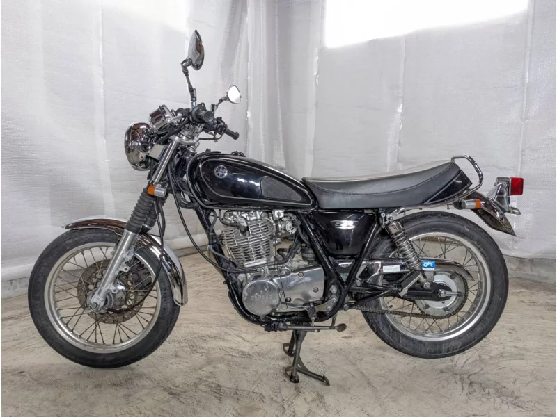 Yamaha SR400-1