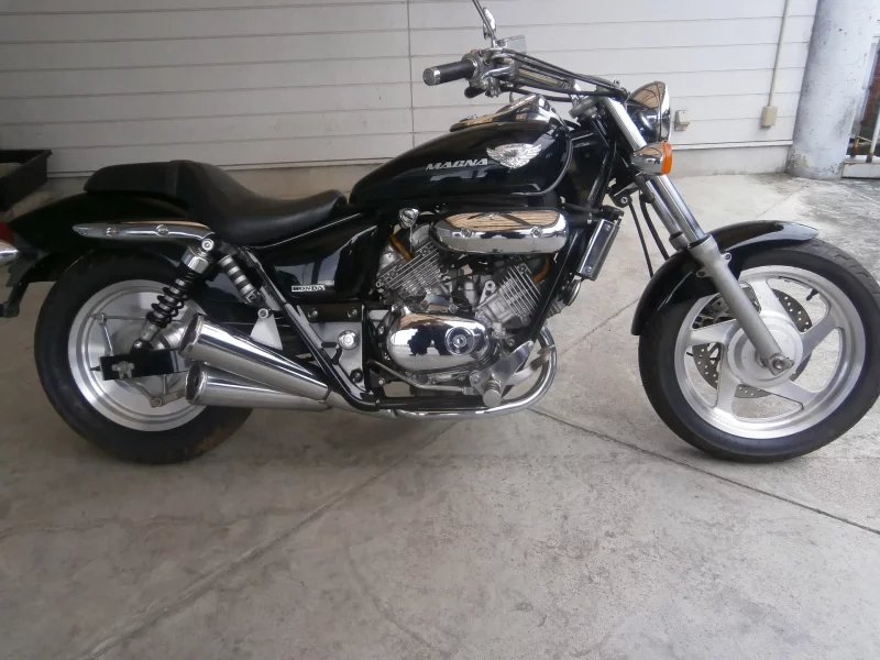 Honda V-TWIN MAGNA