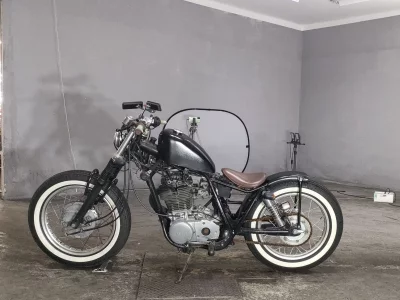 Yamaha SR400-1