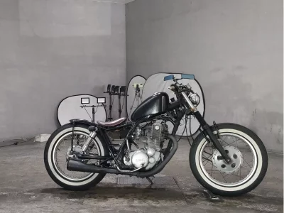 Yamaha SR400-1