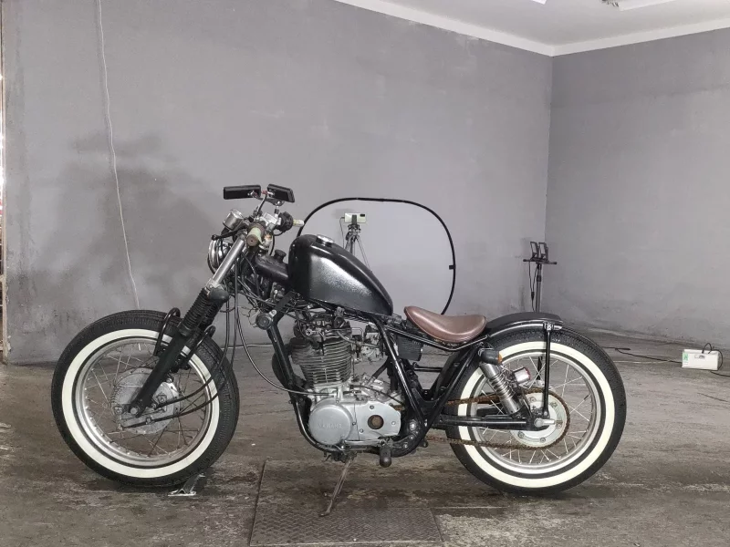 Yamaha SR400-1