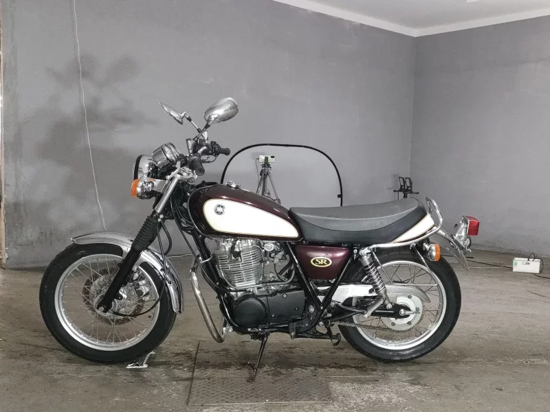 Yamaha SR400-1